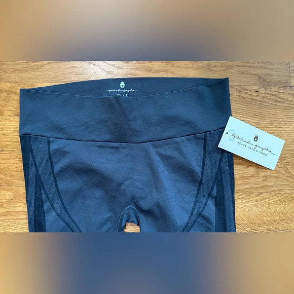 NWT Spiritual Gangster Cropped Gray Leggings - Picture 3 of 6